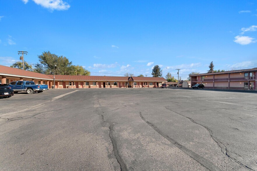 More Photos Of 260 W Main St, Vernal Hotel For Sale