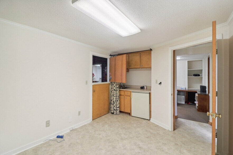 More Photos Of 1007 Carthage St, Sanford Medical For Sale
