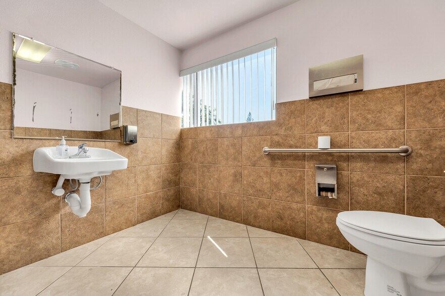 More Photos Of 515 Michigan Blvd, West Sacramento Medical For Sale