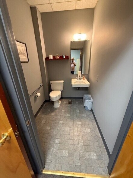 More Photos Of 100 Corporate Dr E, Langhorne Office For Sale