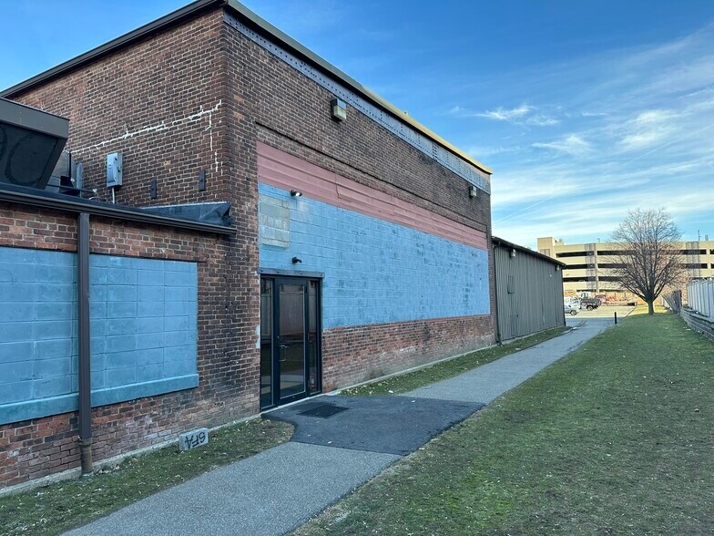 More Photos Of 100 Parker St, Watertown Research And Development For Lease