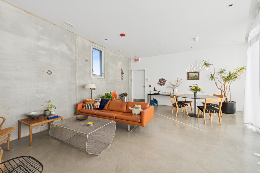 More Photos Of 2058 W Grand Ave, Chicago Loft Creative Space For Sale