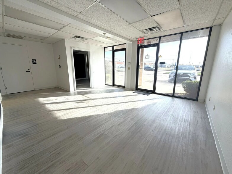 More Photos Of 710 W Wilshire Blvd, Oklahoma City Flex For Lease