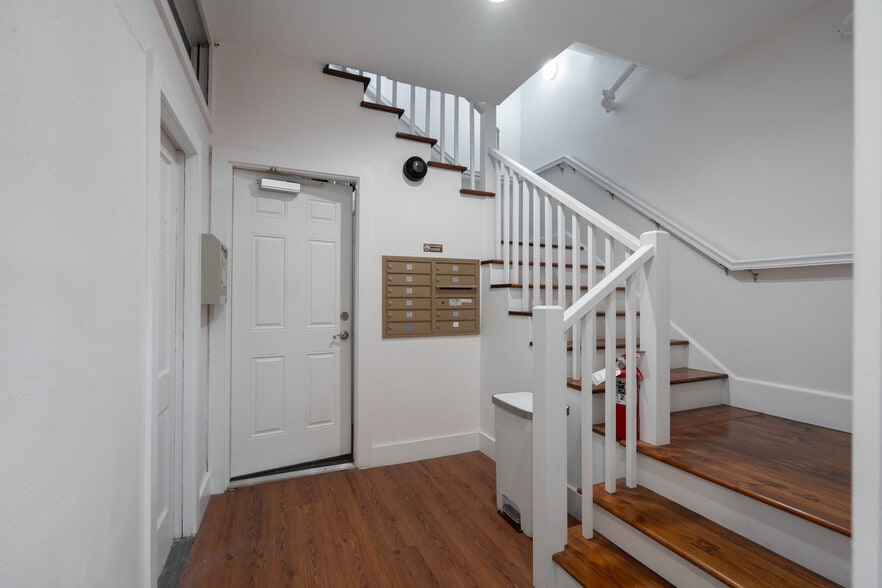 More Photos Of 11 Aviles St, Saint Augustine Storefront Retail Residential For Sale