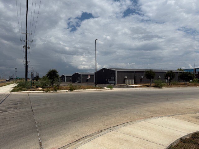 More Photos Of 9326 SE Loop 410, San Antonio Flex For Sale