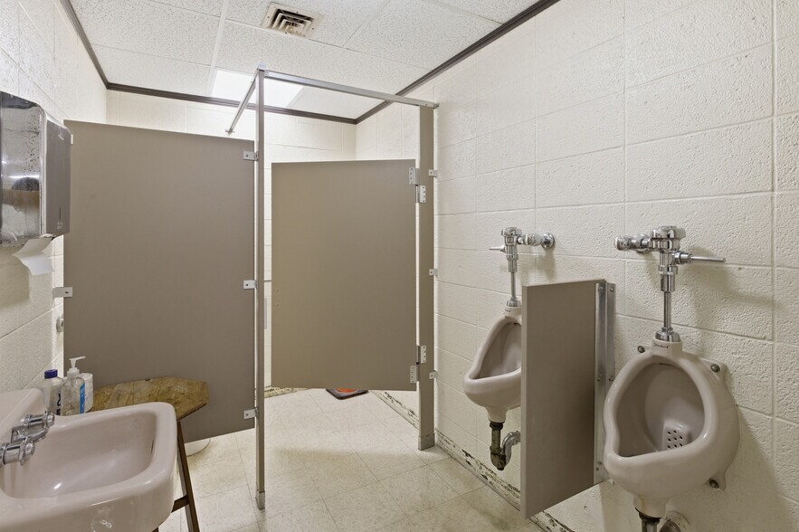 More Photos Of 81 Sprague St, Portsmouth Specialty For Sale