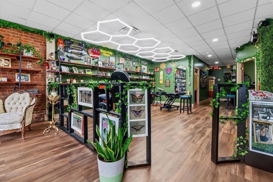 More Photos Of 453-463 S Thompson Ave, Excelsior Springs Storefront Retail Office For Sale