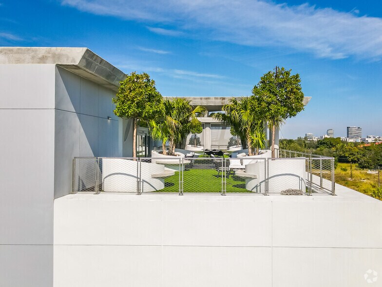 More Photos Of 2420 NE 186th St, Miami Office For Lease