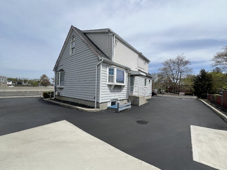 More Photos Of 964 Sunrise Hwy, West Babylon Office For Sale