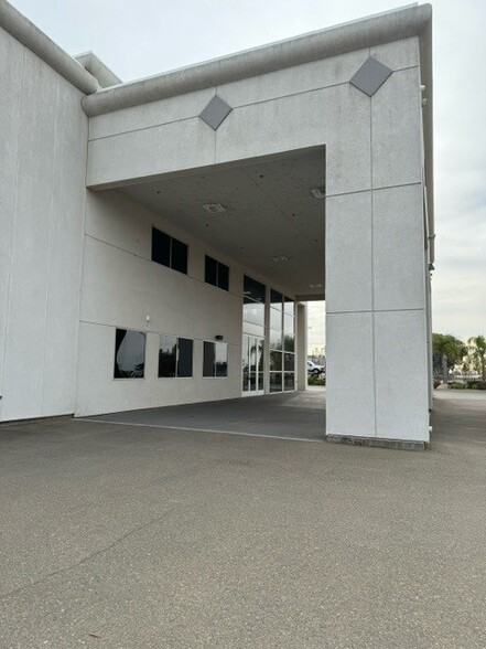 More Photos Of 321 Prosperity Blvd, Chowchilla Auto Dealership For Lease