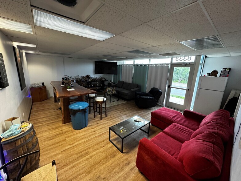 More Photos Of 8325-8339 Nieman Rd, Lenexa Flex For Sale