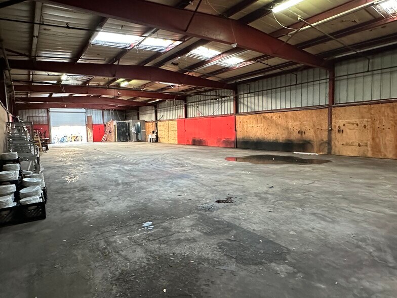 More Photos Of 4214 W Virginia Ave, Tampa Warehouse For Lease