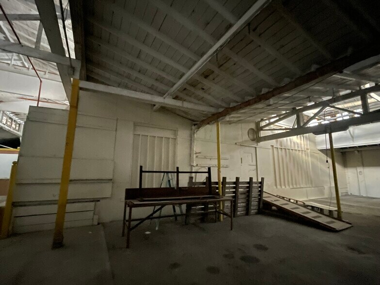 More Photos Of 323 S Fir St, Medford Warehouse For Sale