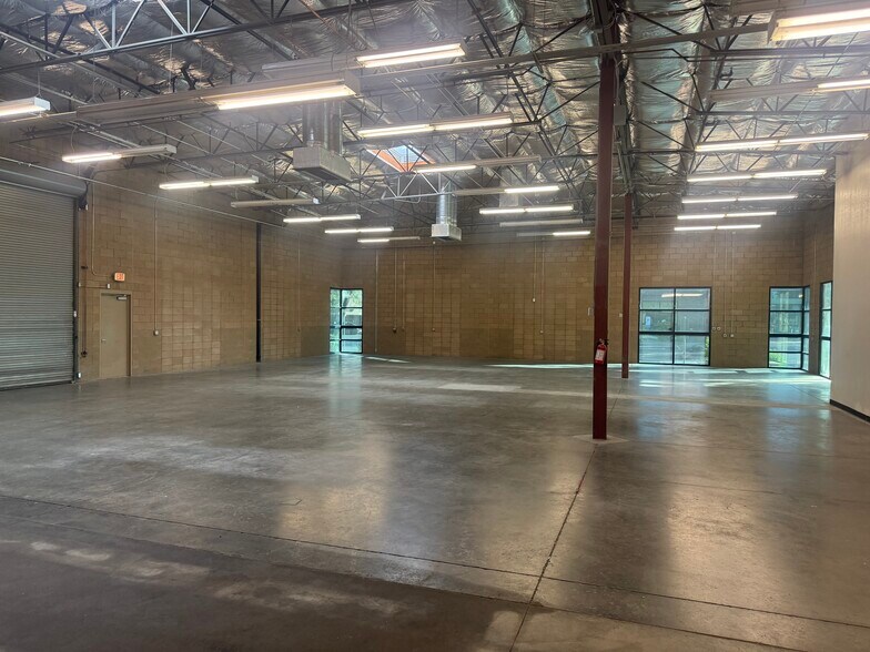More Photos Of 4517 E Broadway Rd, Phoenix Warehouse For Lease