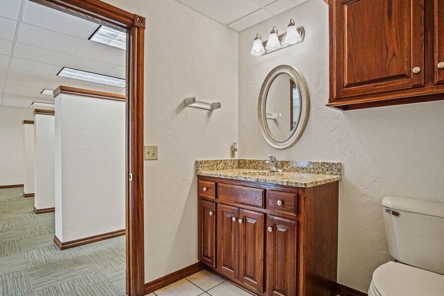 More Photos Of 1006 24th Ave NW, Norman Office For Lease