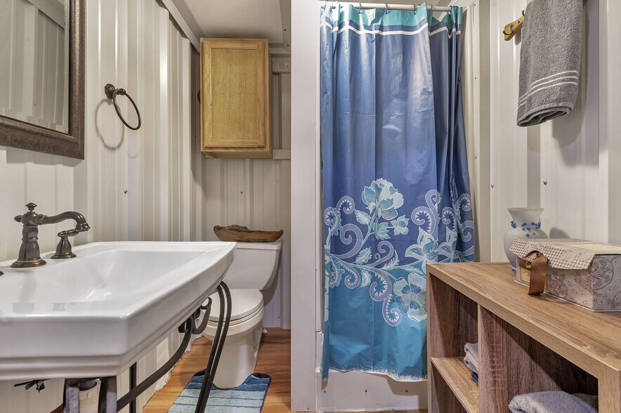 More Photos Of 111 Cypress Bay dr, Milam Specialty For Sale