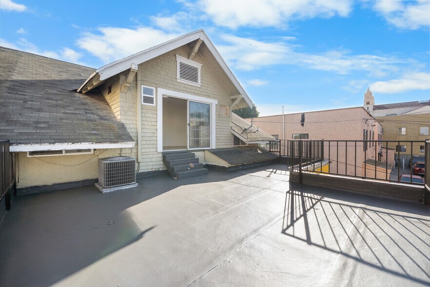 More Photos Of 2823 W 8th St, Los Angeles Office For Lease