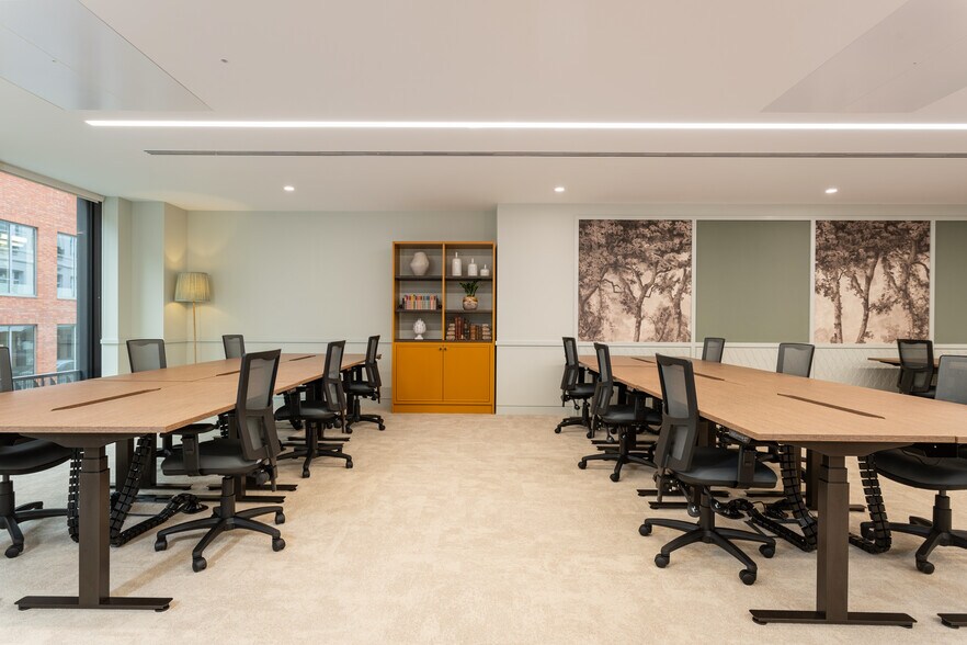 More Photos Of 75 Grosvenor St, London Coworking Space