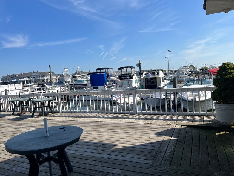 More Photos Of 95 Hudson Ave, Freeport Restaurant For Sale