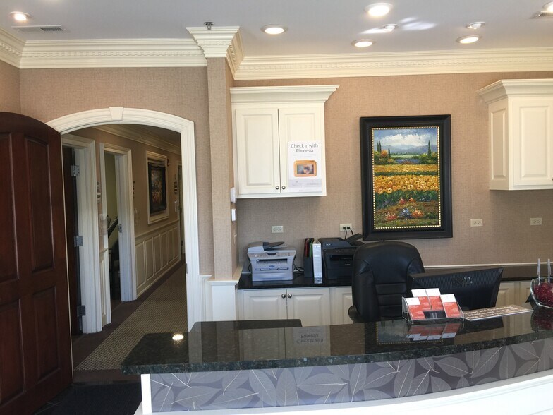 More Photos Of 6 E Saint Charles Rd, Lombard Medical For Sale