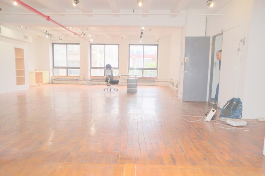 More Photos Of 30 Vandam St, New York Loft Creative Space For Lease