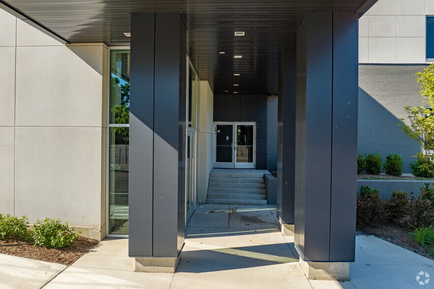 More Photos Of 645 W Grand River Ave, Howell Medical For Lease