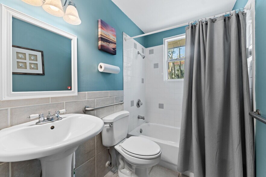 More Photos Of 925 Florida Ave, Palm Harbor Office Residential For Sale