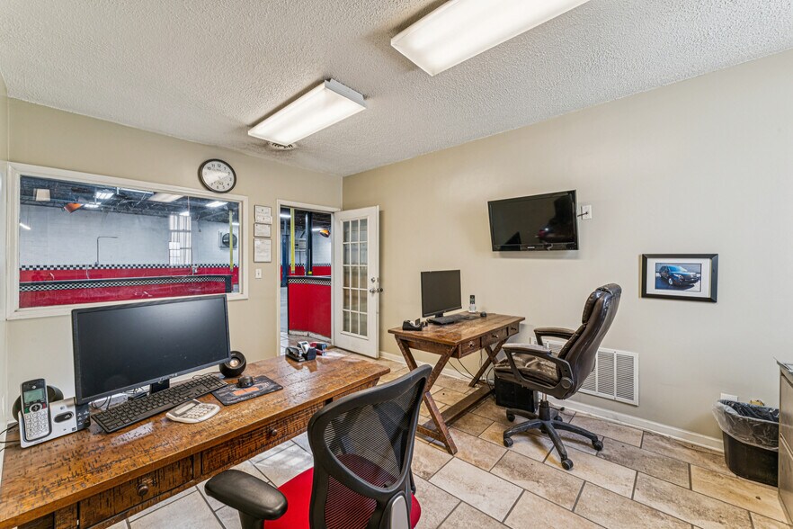 More Photos Of 1839 N 10th St, Kansas City Warehouse For Sale