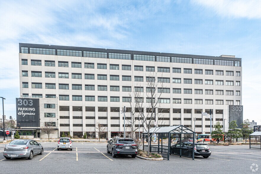More Photos Of Brooklyn Navy Yard - Building 303, Brooklyn Manufacturing For Lease