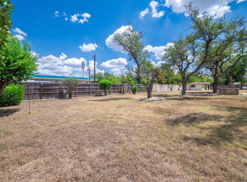 More Photos Of 1702 Lone Oak Dr, Leander Flex For Sale