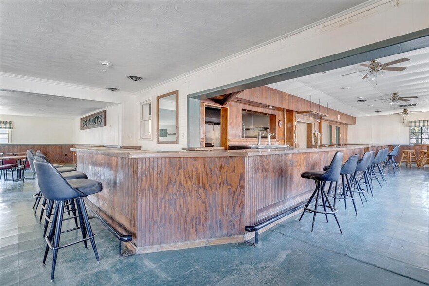 More Photos Of 630 Lowe St, Buchanan Restaurant For Sale