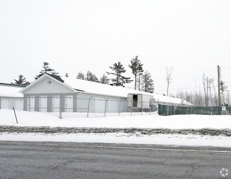 More Photos Of 85 St Entreprises, Blainville Self Storage For Sale