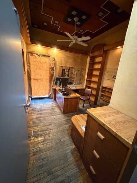 More Photos Of 21-82-21-84 Steinway St, Astoria Medical For Lease
