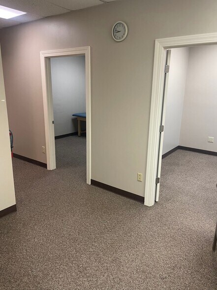 More Photos Of 247 S Burnett Rd, Springfield Medical For Lease