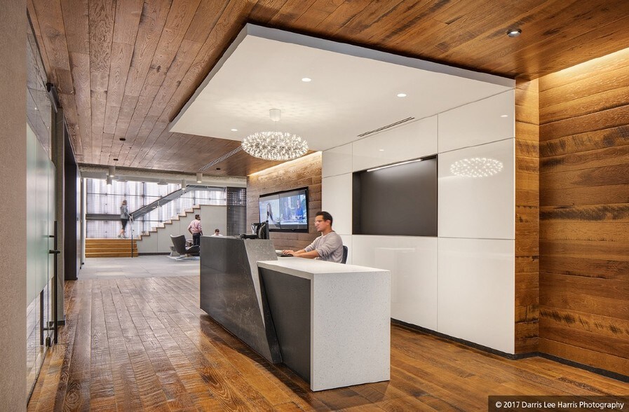 More Photos Of 111 S Wacker Dr, Chicago Office For Sale