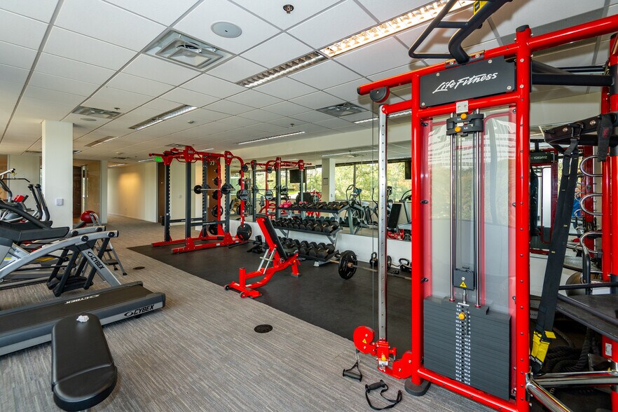 More Photos Of 104 Decker Ct, Irving Unknown For Lease