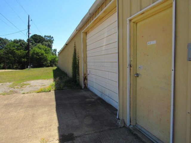 More Photos Of 600 Turner Dr, Palestine Warehouse For Sale