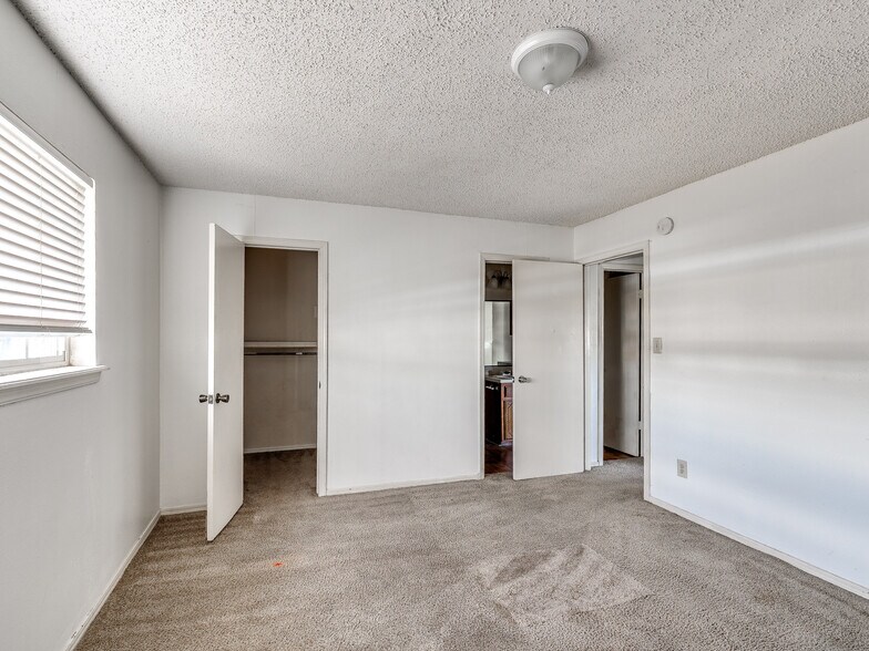 More Photos Of 6401 NW Oak Ave, Lawton Apartments For Sale