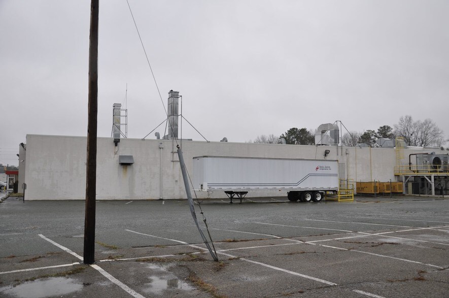 More Photos Of 2903 Lee Ave, Sanford Manufacturing For Sale