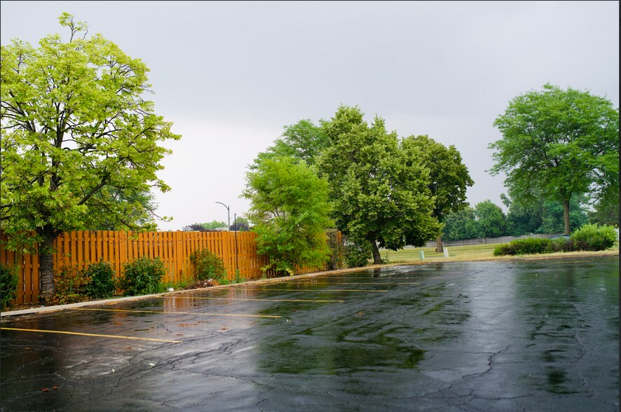 More Photos Of 1350 Lake St, Roselle Office For Lease