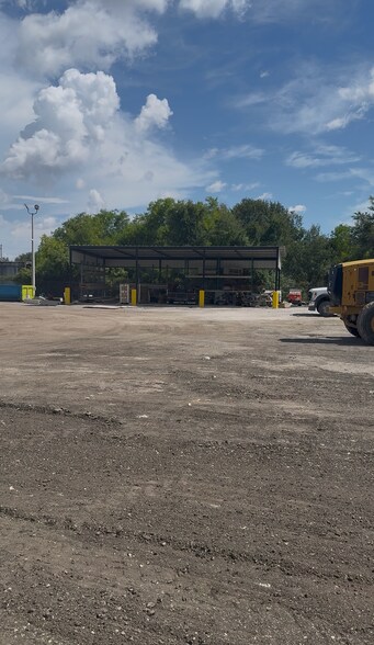 More Photos Of 1640 Benchmark Ave, Fort Myers Warehouse For Lease