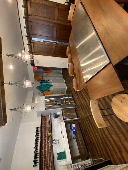 More Photos Of 72-76 N Broadway St, Des Plaines Light Distribution For Sale