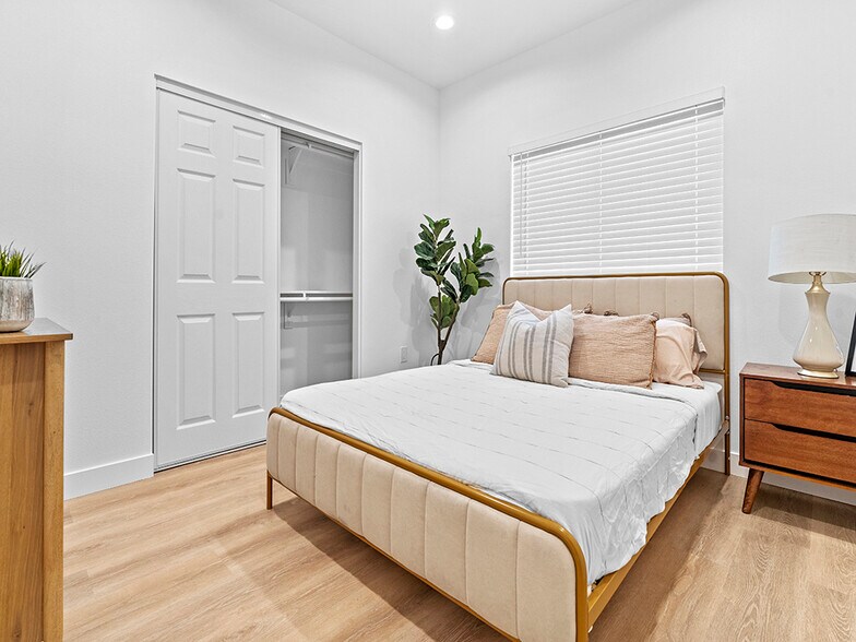 More Photos Of 308 S Laurel St, Santa Ana Apartments For Sale