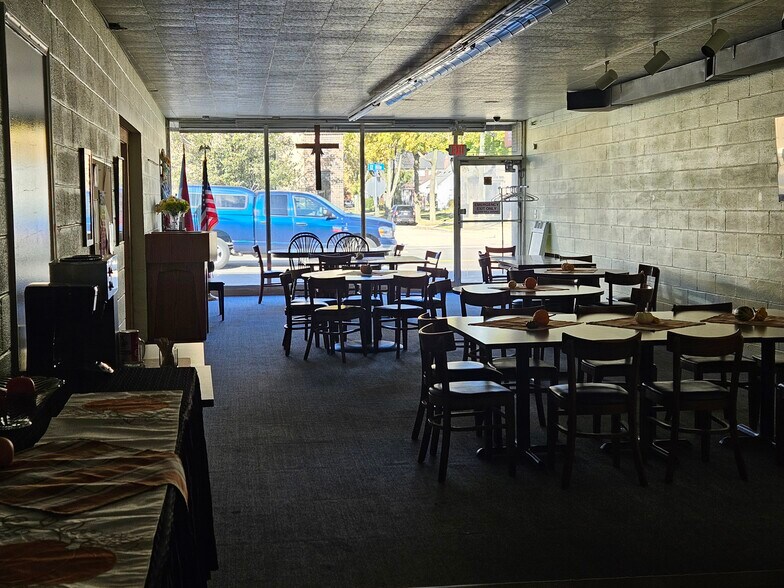 More Photos Of 3947 12 Mile Rd, Berkley Storefront Retail Residential For Lease