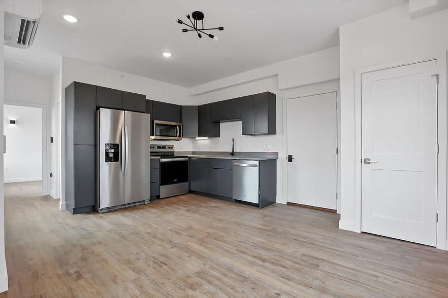 More Photos Of 595 E Broad St, Columbus Apartments For Sale