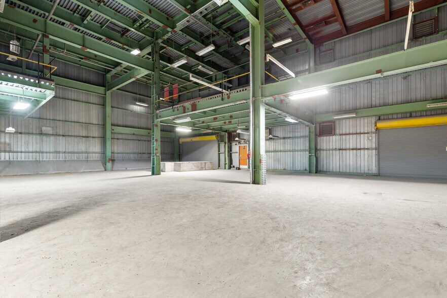 More Photos Of 35-75 Rue De L'acier, Coteau-du-lac Manufacturing For Lease