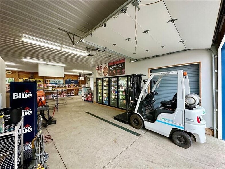 More Photos Of 1814 W State St, New Castle Convenience Store For Sale