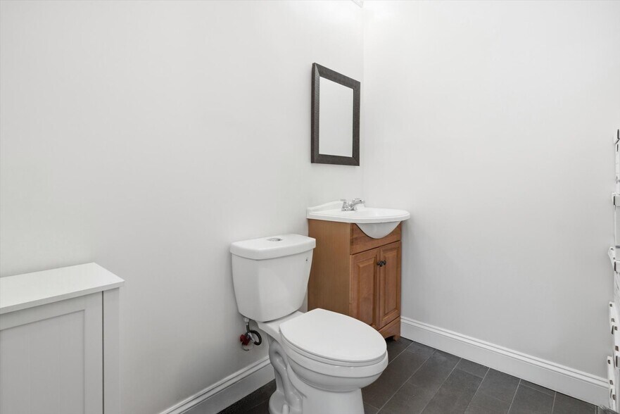 More Photos Of 1038 West Jericho Tpke, Smithtown Office For Sale