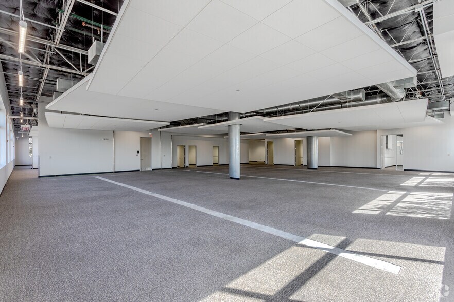 More Photos Of 1703 N Plano Rd, Richardson Unknown For Lease