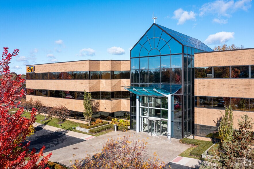 Primary Photo Of 32605 W 12 Mile Rd, Farmington Hills Office For Lease